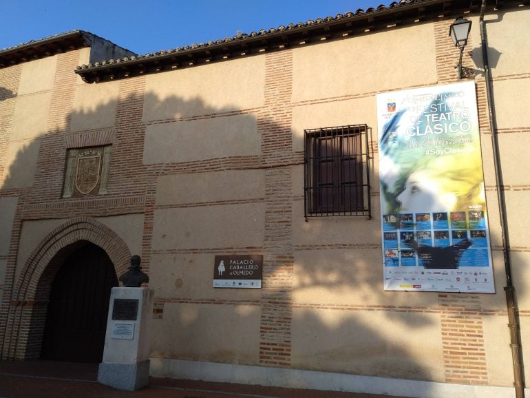 Fachada principal del Palacio del Caballero de Olmedo