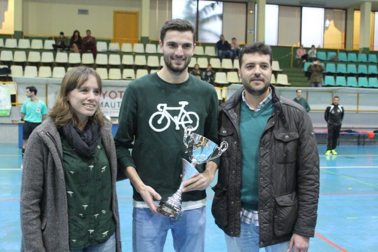 Ezequiel Montero 'Zequi' en el centro de la imagen el sábado en el Ruíz Mateos