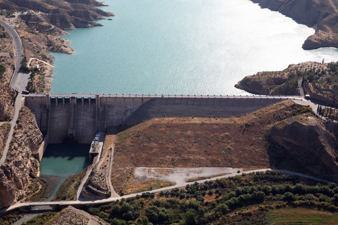 Presa del pantano del Negratín (Granada)