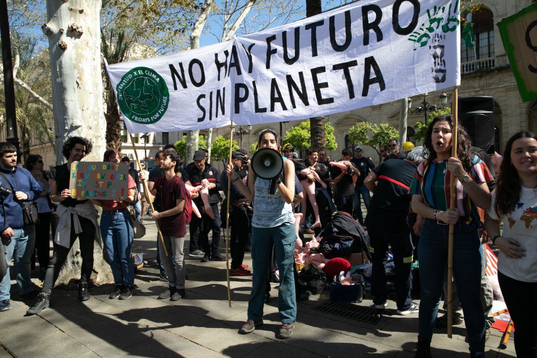 Marcha de jóvenes contra el cambio climático bajo el lema &#039;Juventud por el clima&#039; en Sevilla 