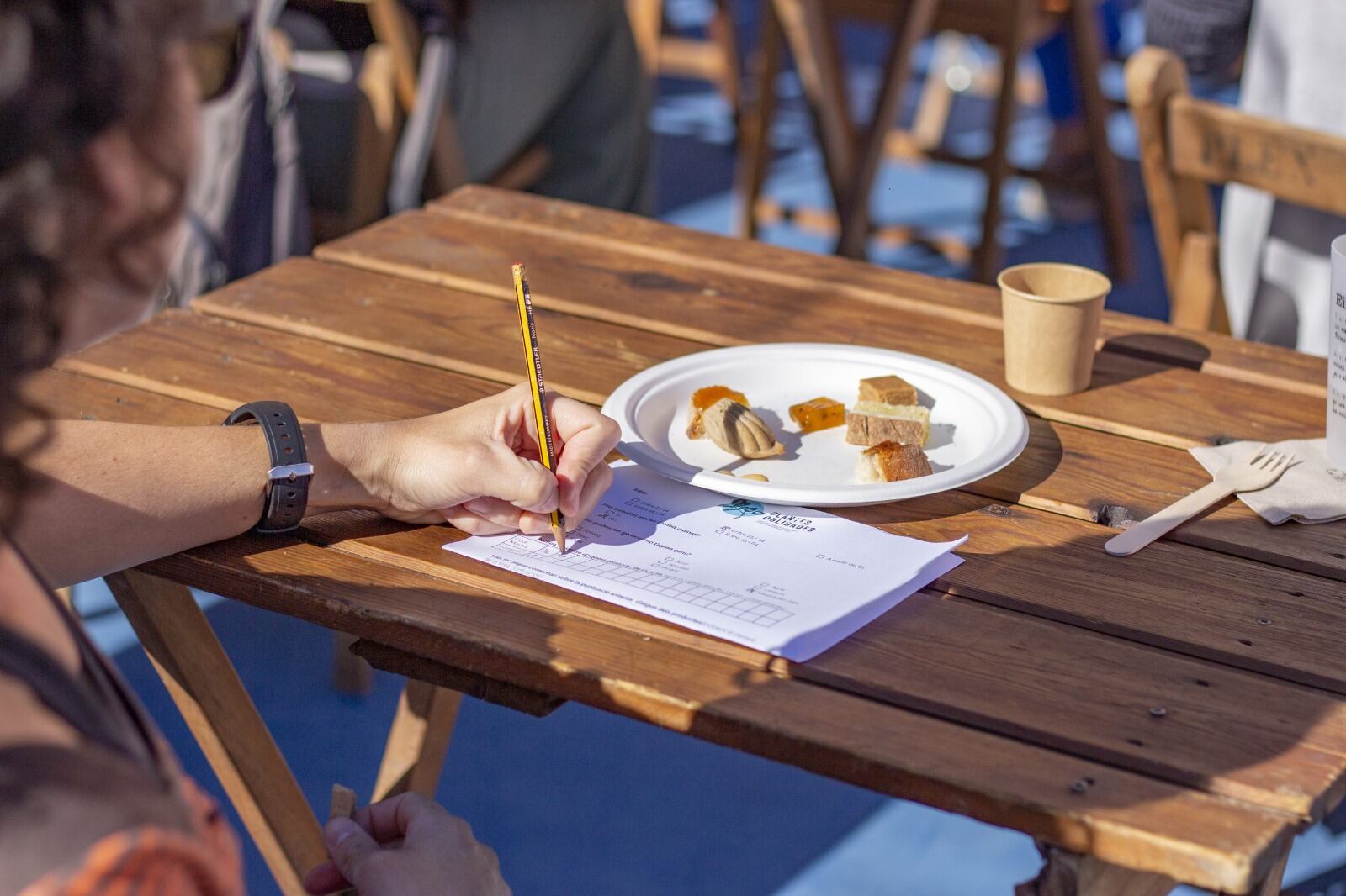 Puntuando los productos durante una de las catas organizadas.