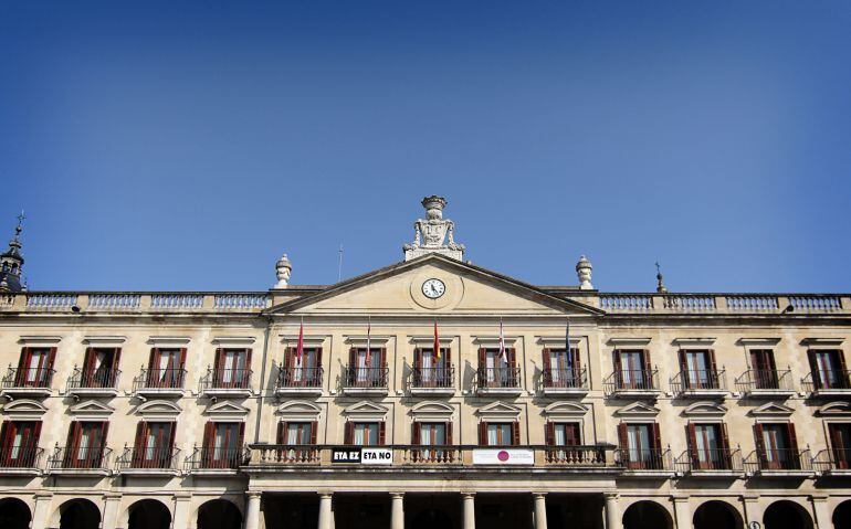 Un día soleado en el ayuntamiento de Gasteiz