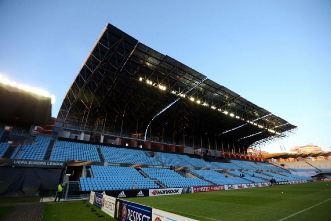 La grada de Tribuna, antes de un partido