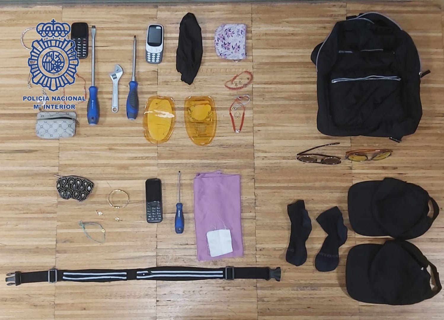 Objetos intervenidos durante la detención de las tres mujeres