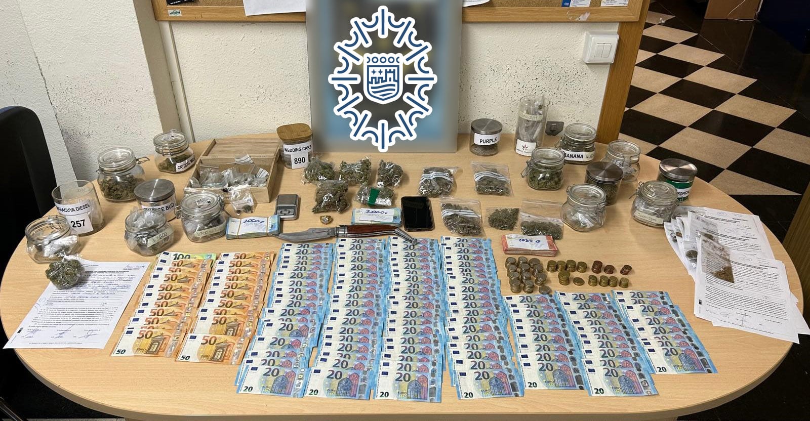 Droga incautado junto a otros efectos en Málaga