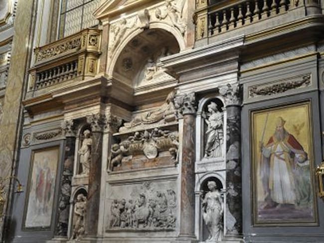 Tumba de Adriano VI (Baldassarre Peruzzi) Santa Maria Dell Anima. Roma