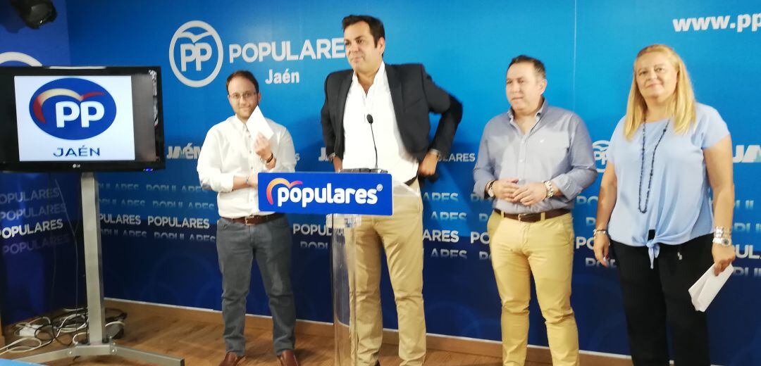 De izquierda a derecha: Erik Domínguez, Juan Diego Requena, Francisco Palacios y Ángela Hidalgo, representantes del PP en Jaén y en el Parlamento Andaluz.