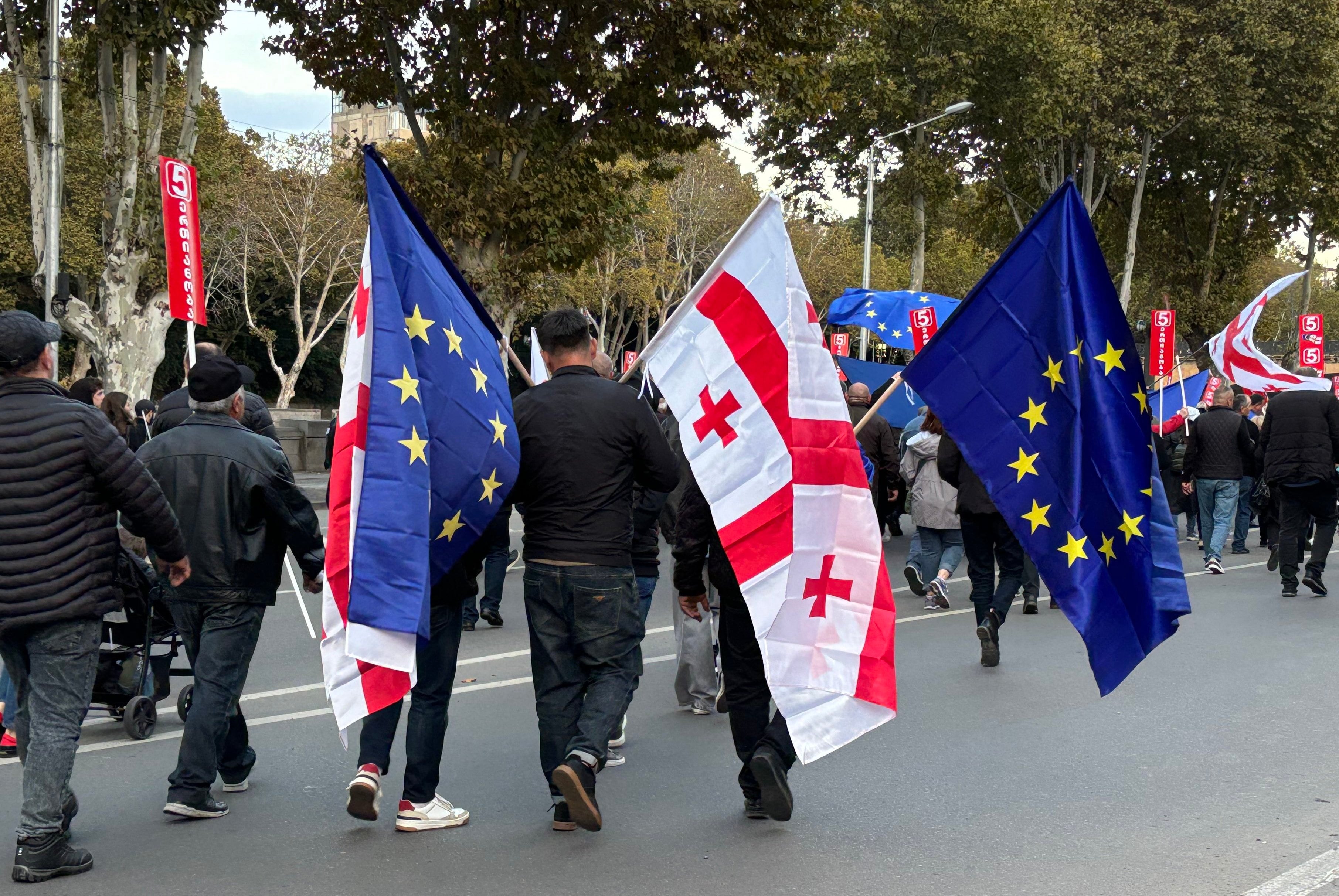 Manifestación de partidarios de la integración de Georgia en la Unión Europea en Tiflis días antes de de las elecciones