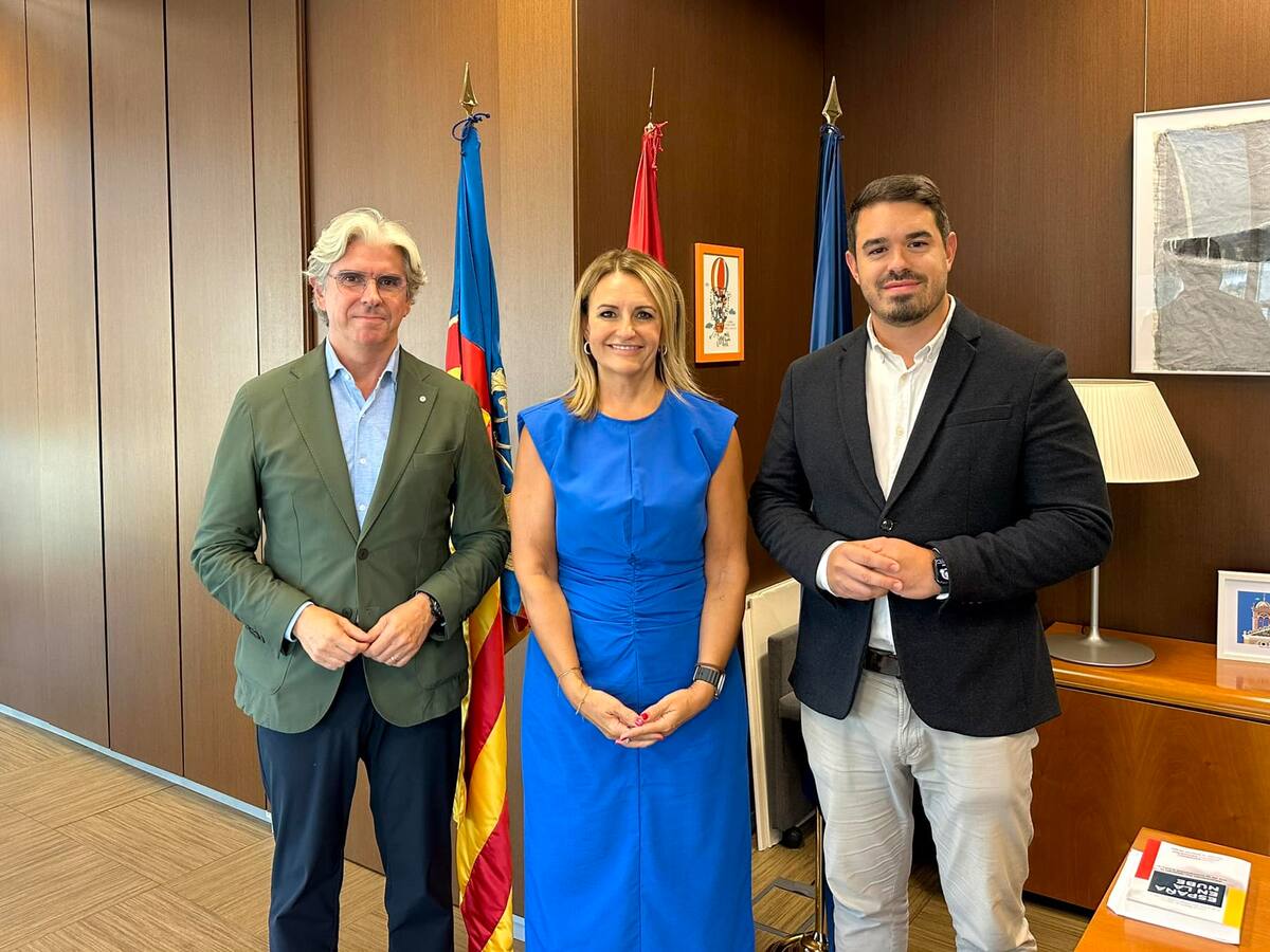 Salguero se reúne con la Consellera de Industria, Comercio y Turismo, Nuria Montes