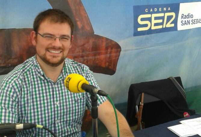 Xabier Paya en los micrófonos de  Radio San Sebastian