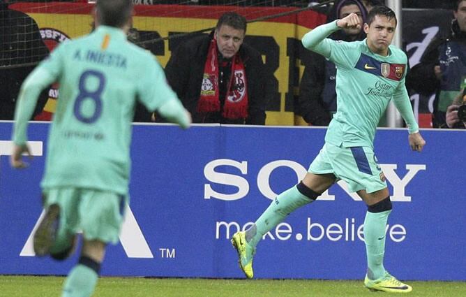 El chileno celebra el tanto marcado minutos antes del descanso en el partido de octavos de final de la Liga de Campeones ante el Leverkusen.