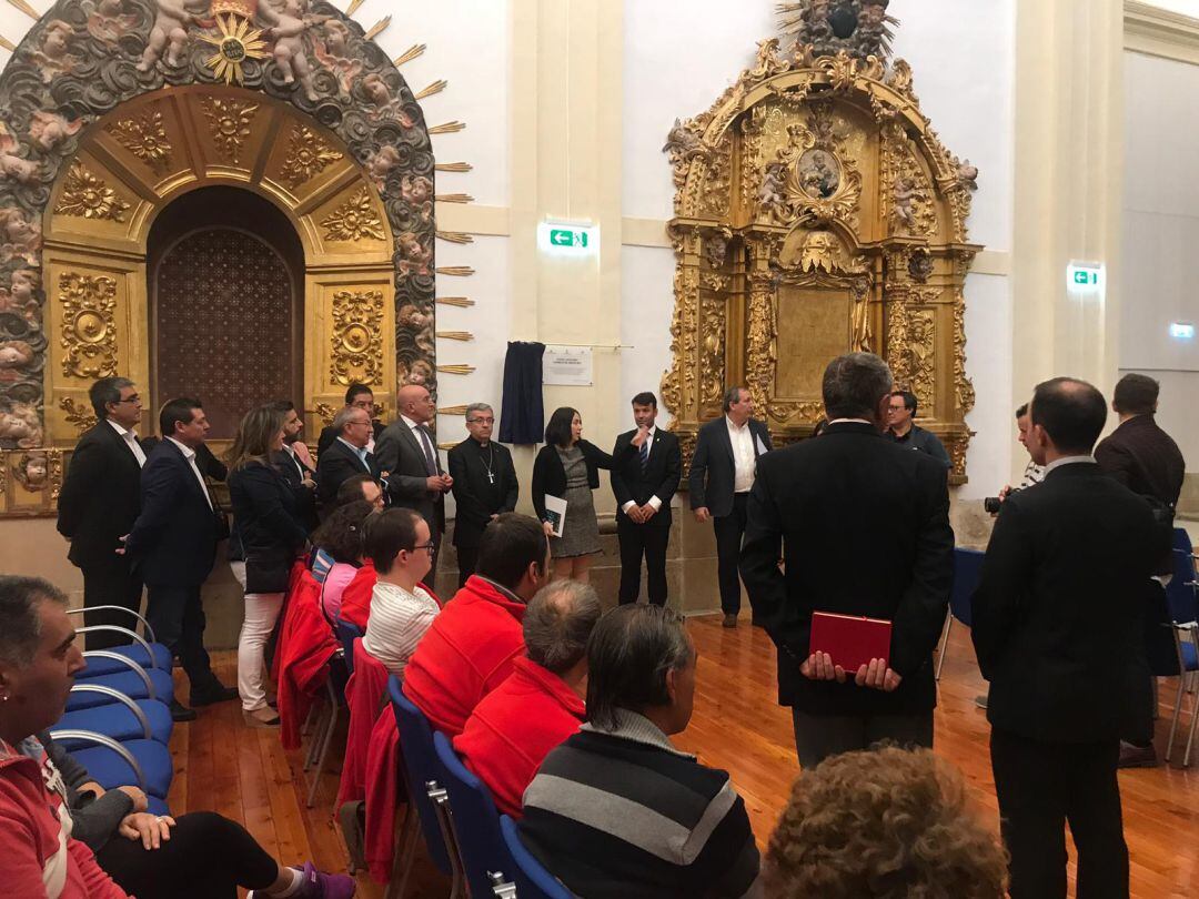 Numerosa afluencia al acto de inauguración del teatro