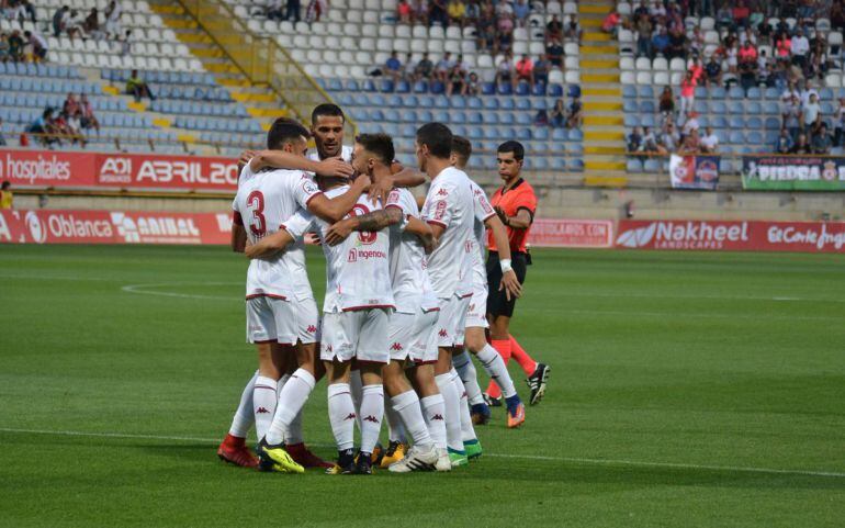 La Cultural celebra uno de sus goles en el espléndido debut