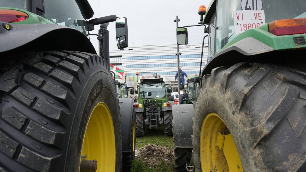 Los agricultores alaveses anuncian un cuarto día de movilizaciones este viernes con una manifestación hacia la Diputación