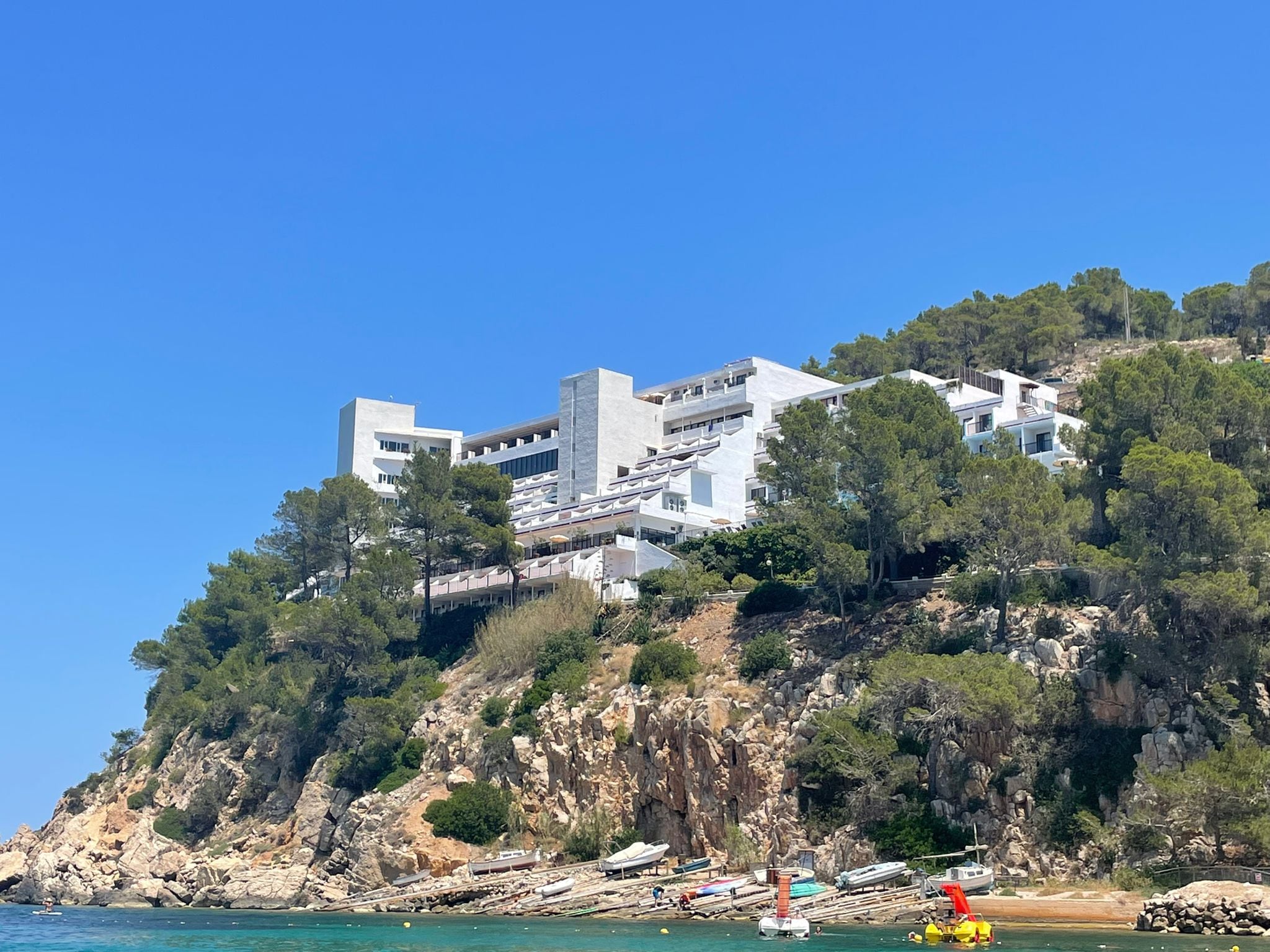 Imagen de un hotel en el Port de Sant Miquel