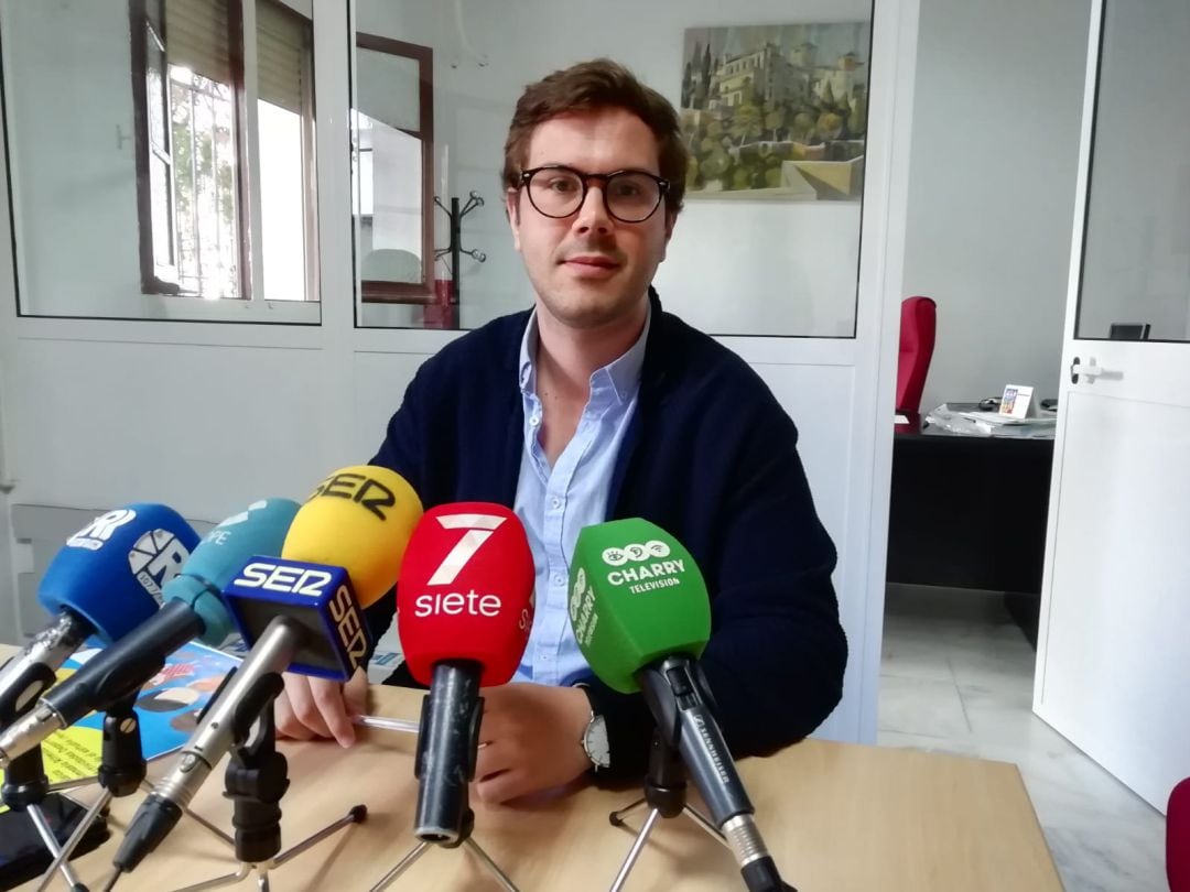 Ángel Martínez (PP) ha dado su primera rueda de prensa como responsable de la delegación de Educación