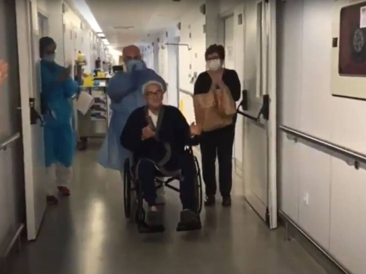 Aplausos para un paciente de 95 años tras recibir el alta en el Mateu Orfila