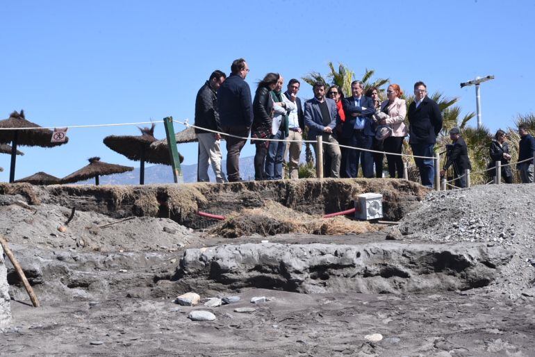 El presidente de la Diputación, José Entrena, visita junto al diputado de turismo, Enrique Medina, las alcaldesas de Salobreña, Motril y Albuñol las playas más dañadas por el último temporal