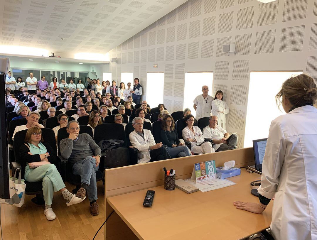 Els professionals sanitaris del Mateu Orfila han conegut avui com actuar davant una alerta per coronavirus.