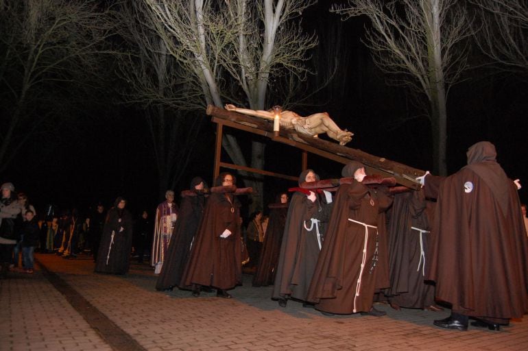 La Hermandad Franciscana de la STma. Virgen de la Piedad organiza la procesión de Luz y Tinieblas