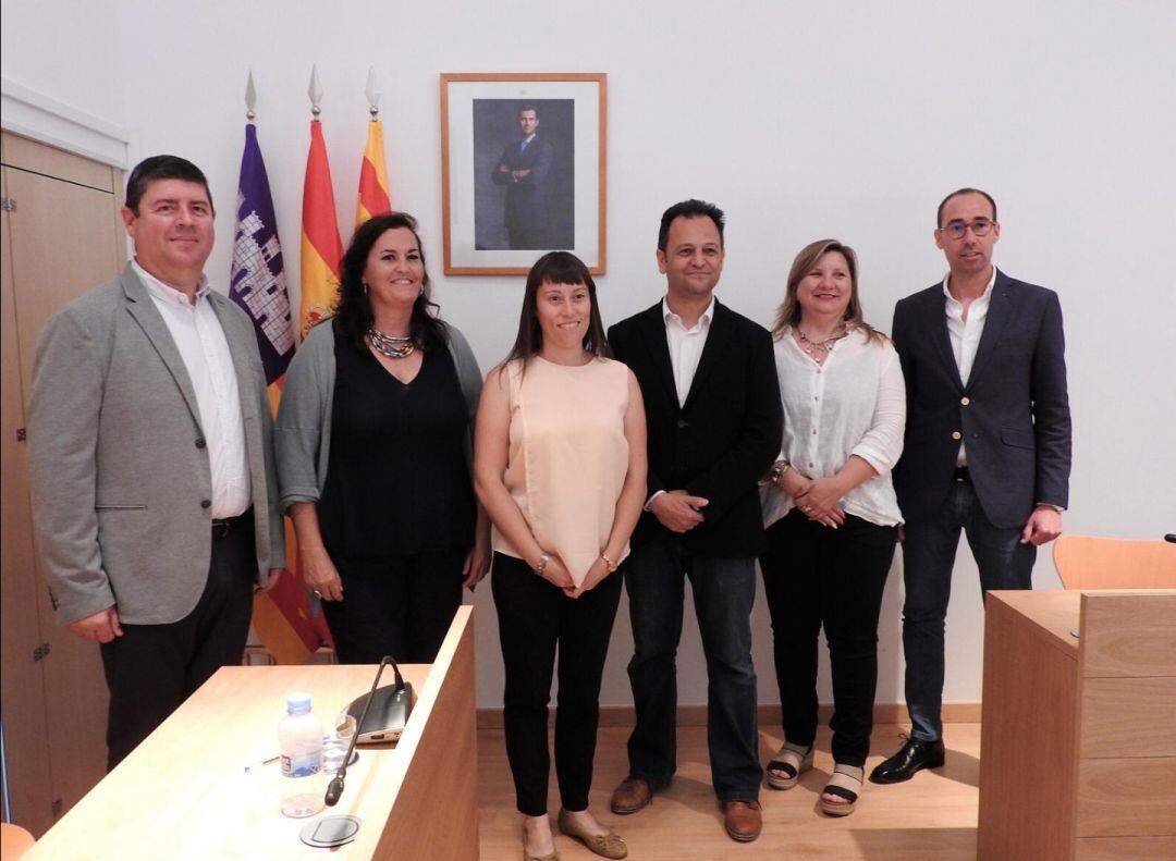 Anna Negre con sus compañeros de Sa Unió