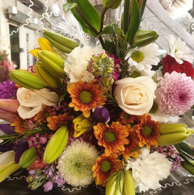 Uno de los ramos listos para llevar a un vecino o vecina