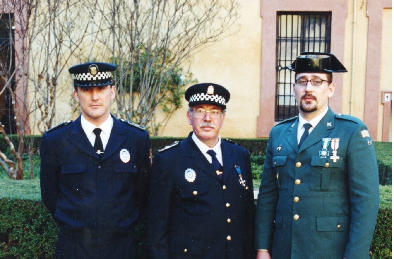 Juan Antonio Gabella junto a sus hijos, Juan Carlos y José Antonio