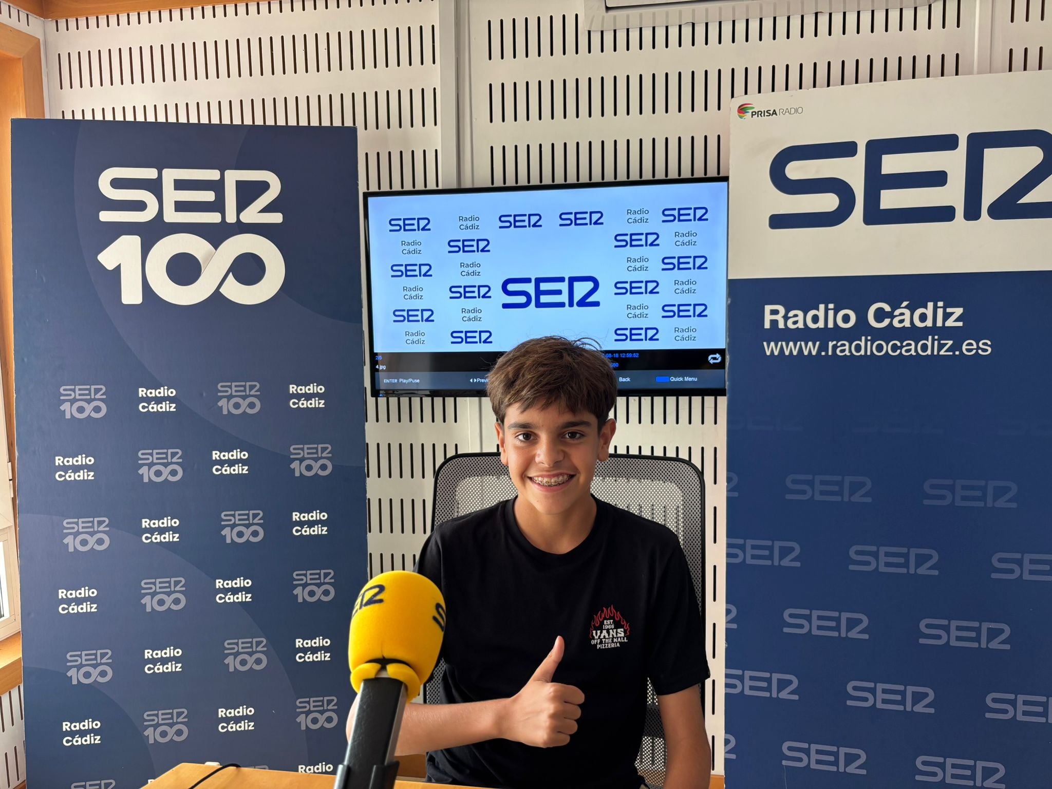 Alejandro Ramírez en los estudios de la Cadena SER en Cádiz.