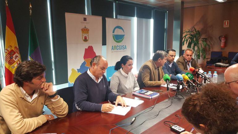 Luis Ángel Fernández y varios de sus vicepresidentes en la Mancomunidad.