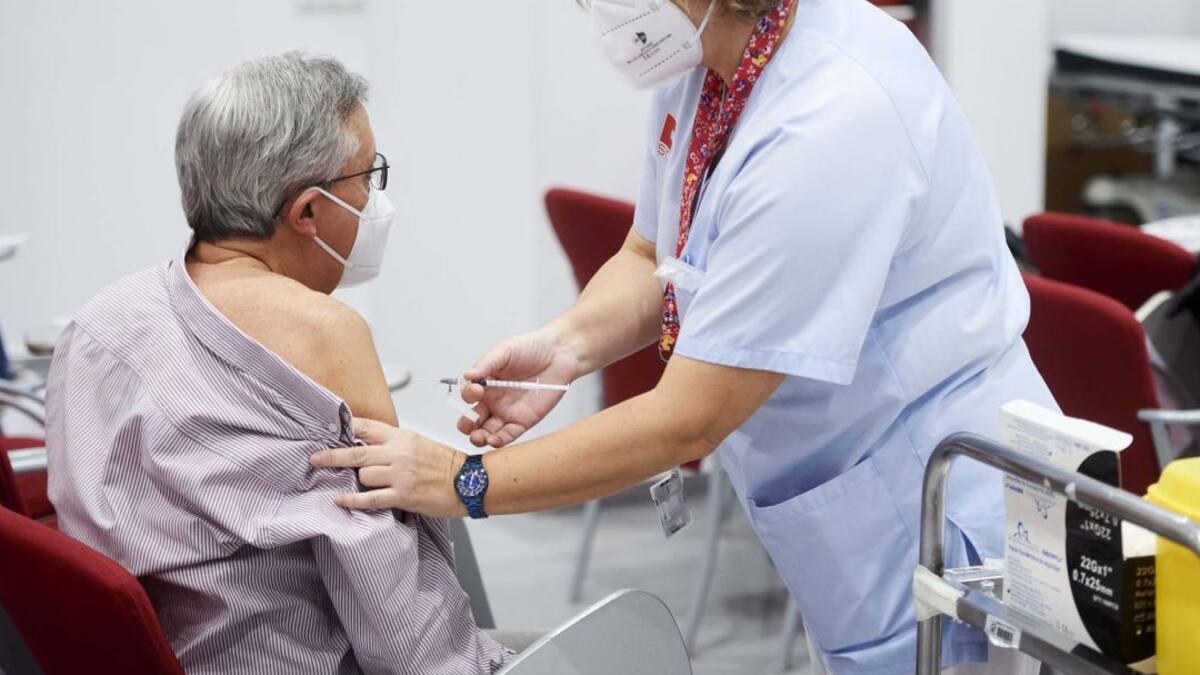 Cantabria vacunará a policías, emergencias, y docentes esta semana