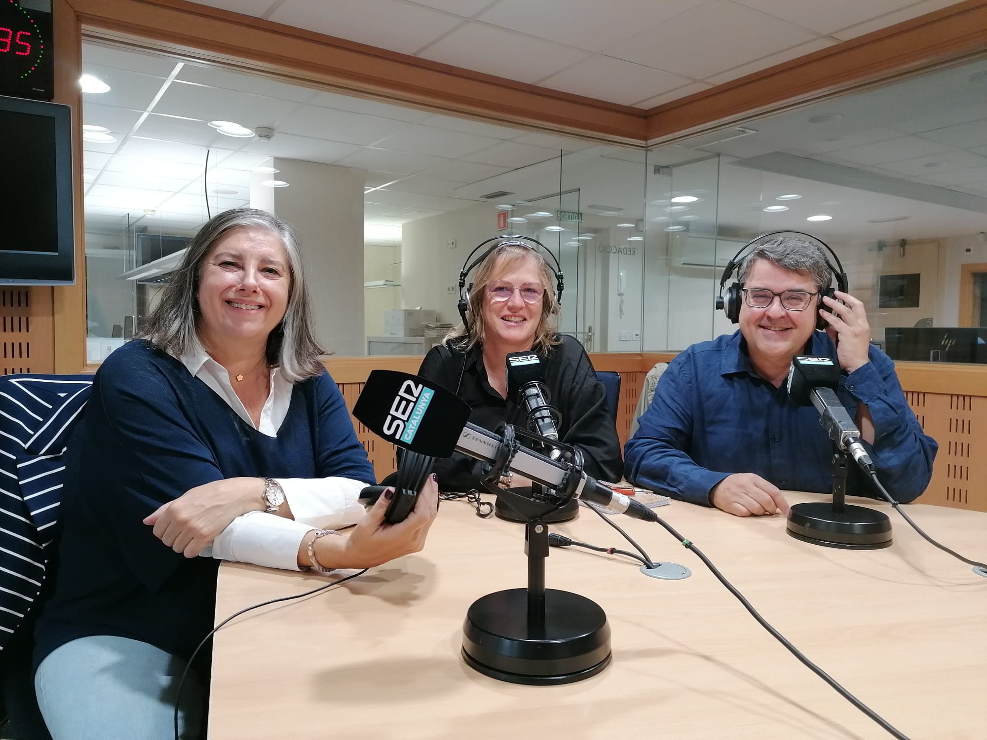 Sílvia Espinosa, Carme Martínez i Fèlix Martín als estudis de Ràdio Girona