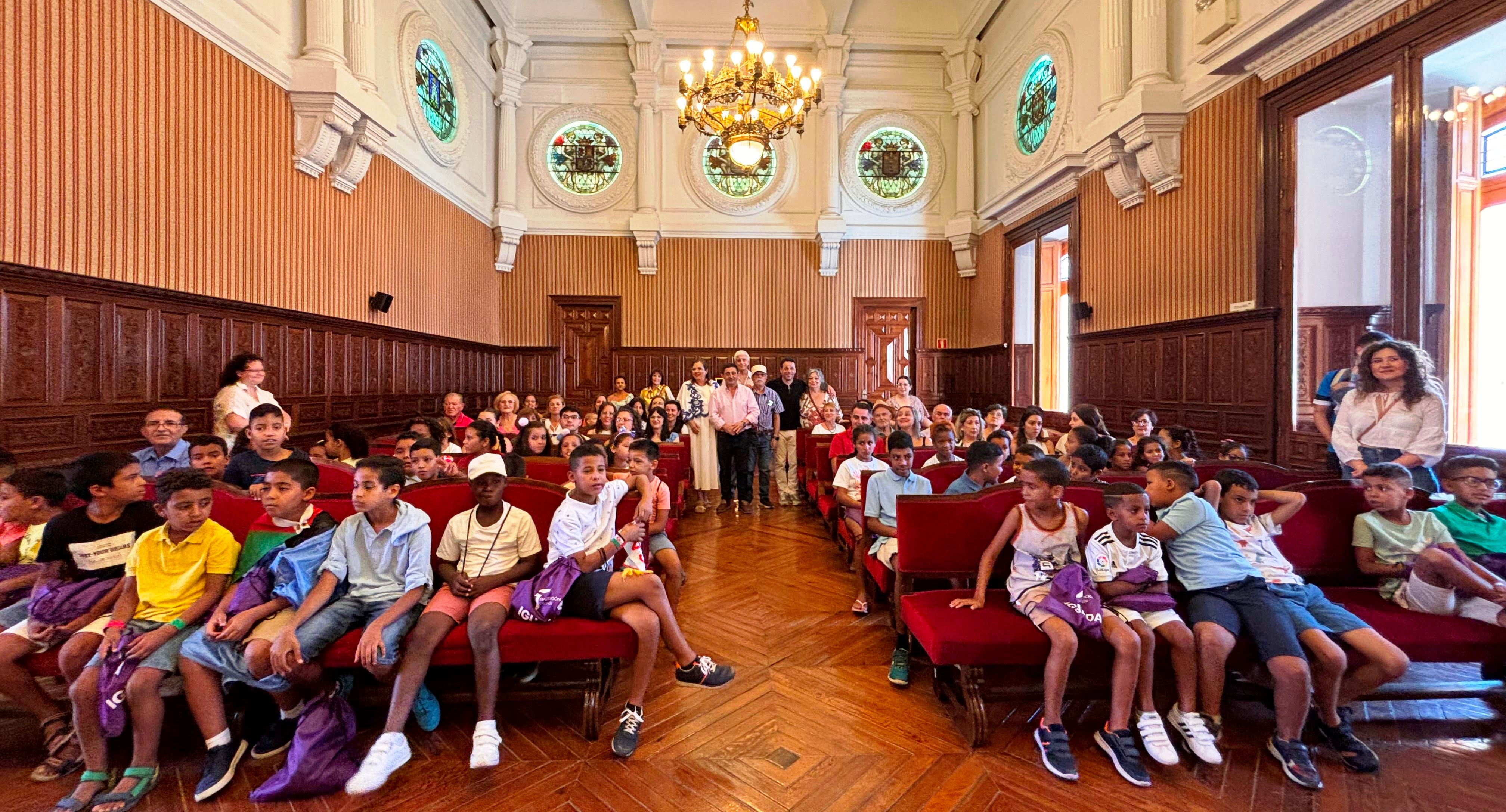 Recepción de niños y niñas saharauis en Diputación de Jaén.