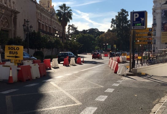 Trabajos en el tramo del Anillo Ciclista de la plaza de Tetuán donde se instalará el primer intercambiador de la EMT