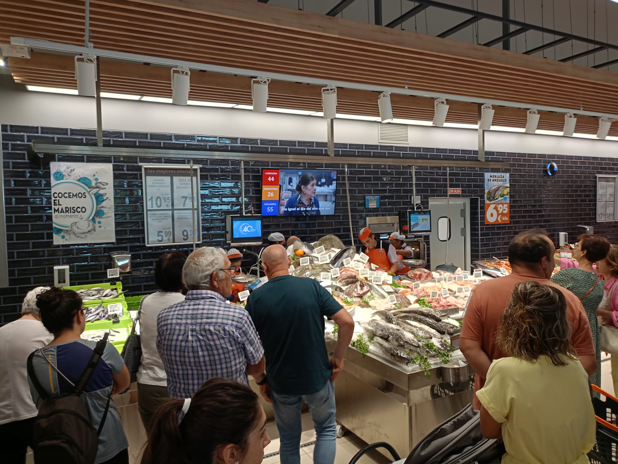 Pescadería del supermercado Lupa en Cuéllar