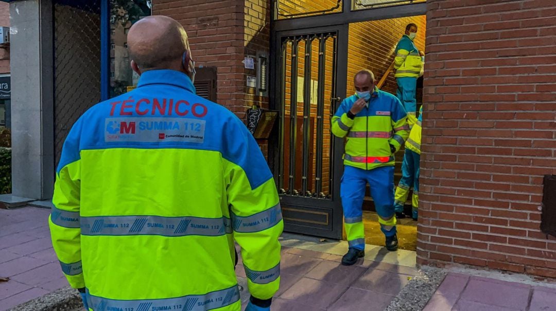 Homicidios investiga la extraña muerte de un hombre en su casa de Puente de Vallecas