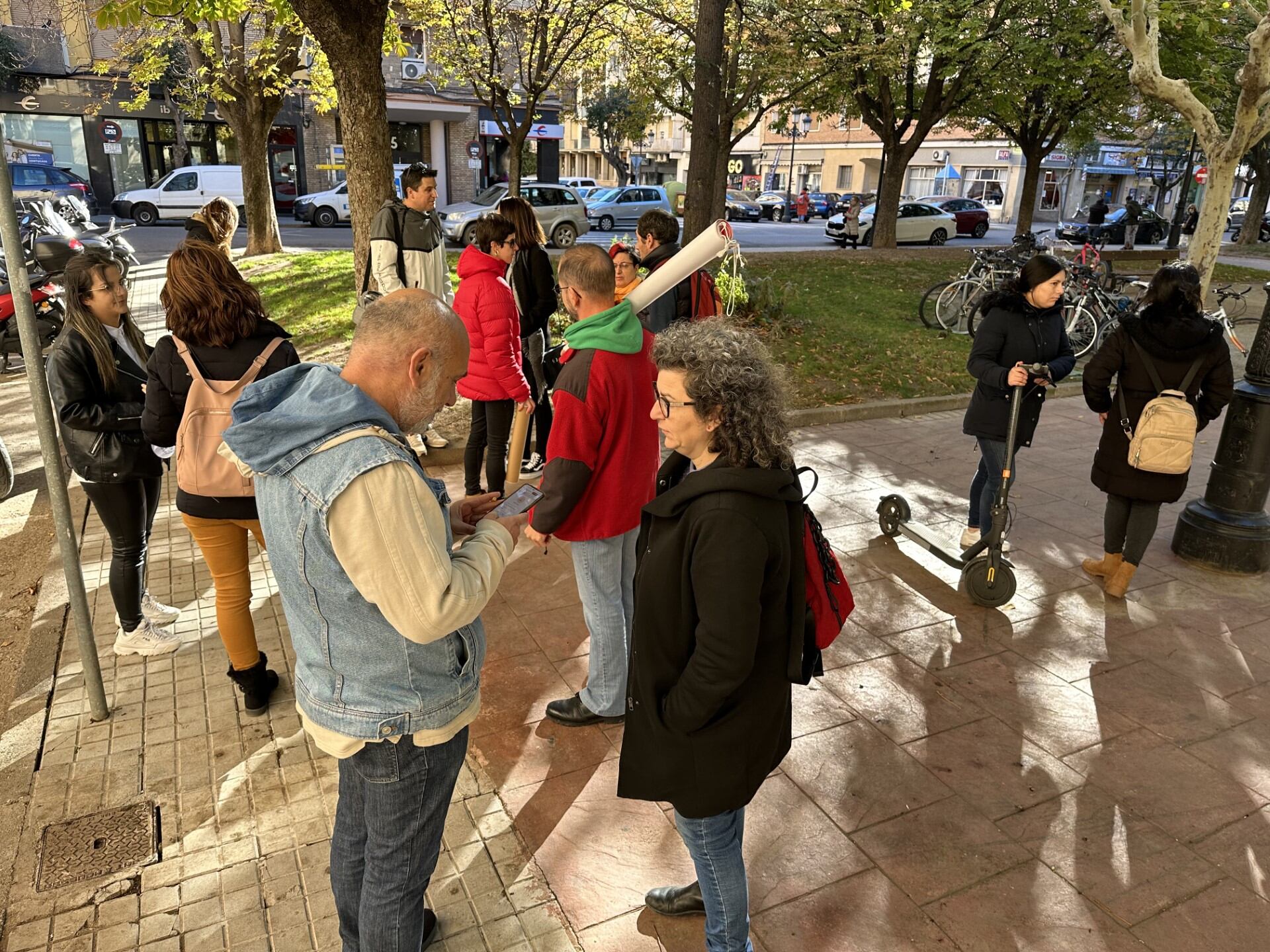 Representantes de CC. OO. y auxiliares de Educación Especial tras la última movilización que llevaron a cabo el pasado martes