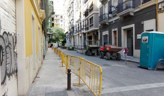 Las obras de la calle Padre Jofré desde el cruce con la calle Cervantes