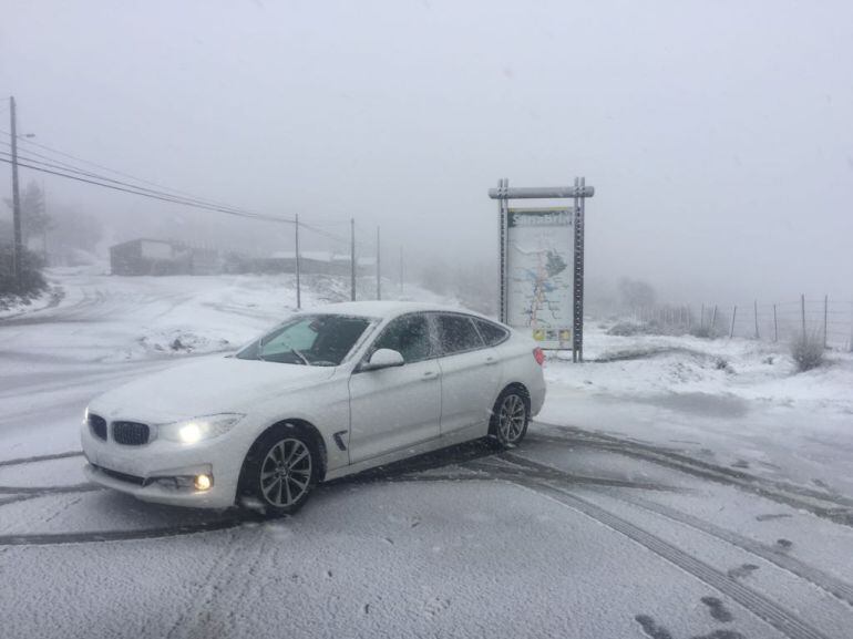 Aspecto de la carretera de Porto al mediodía de hoy