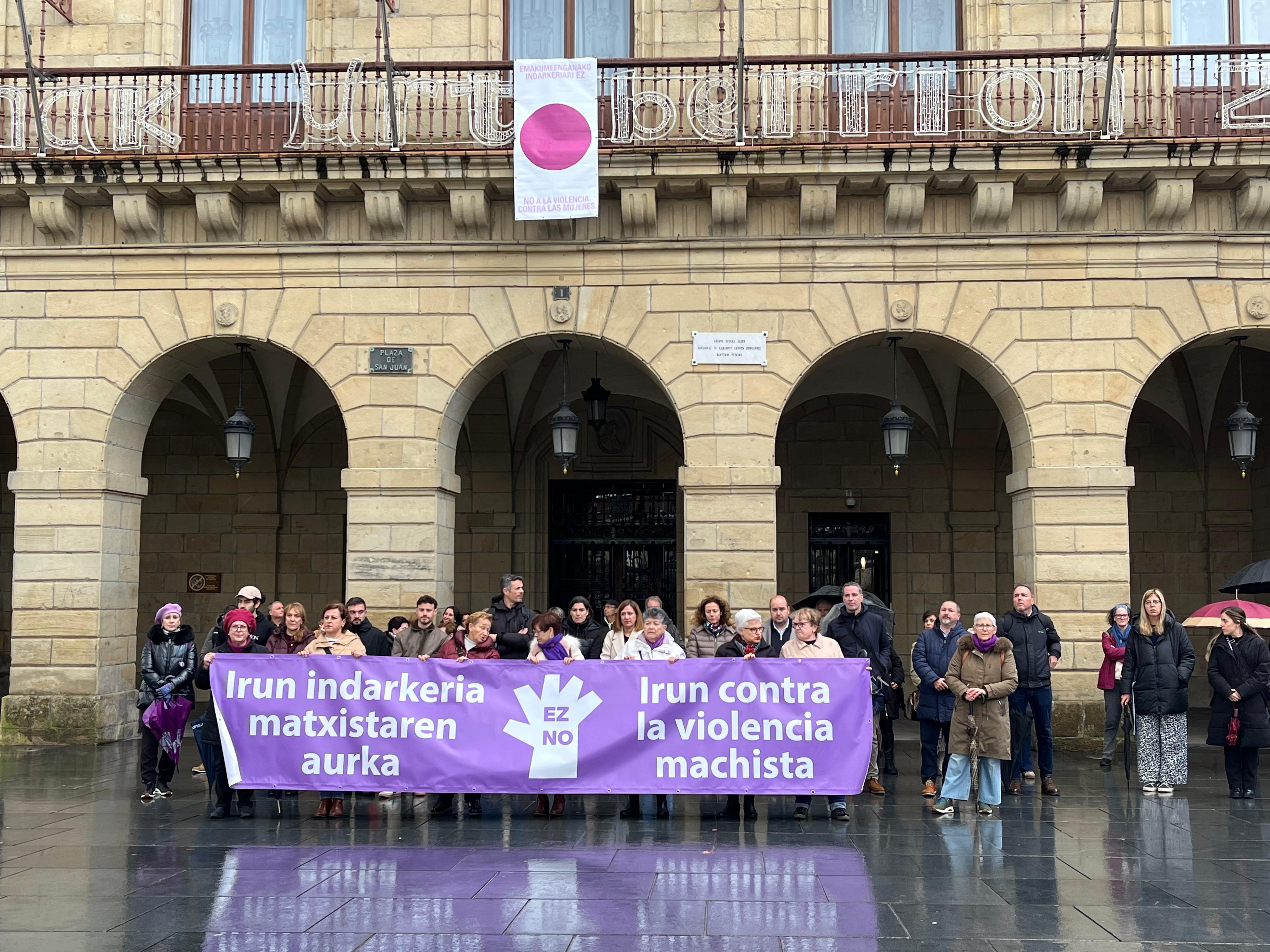 La concentración en el Ayuntamiento de Irun.