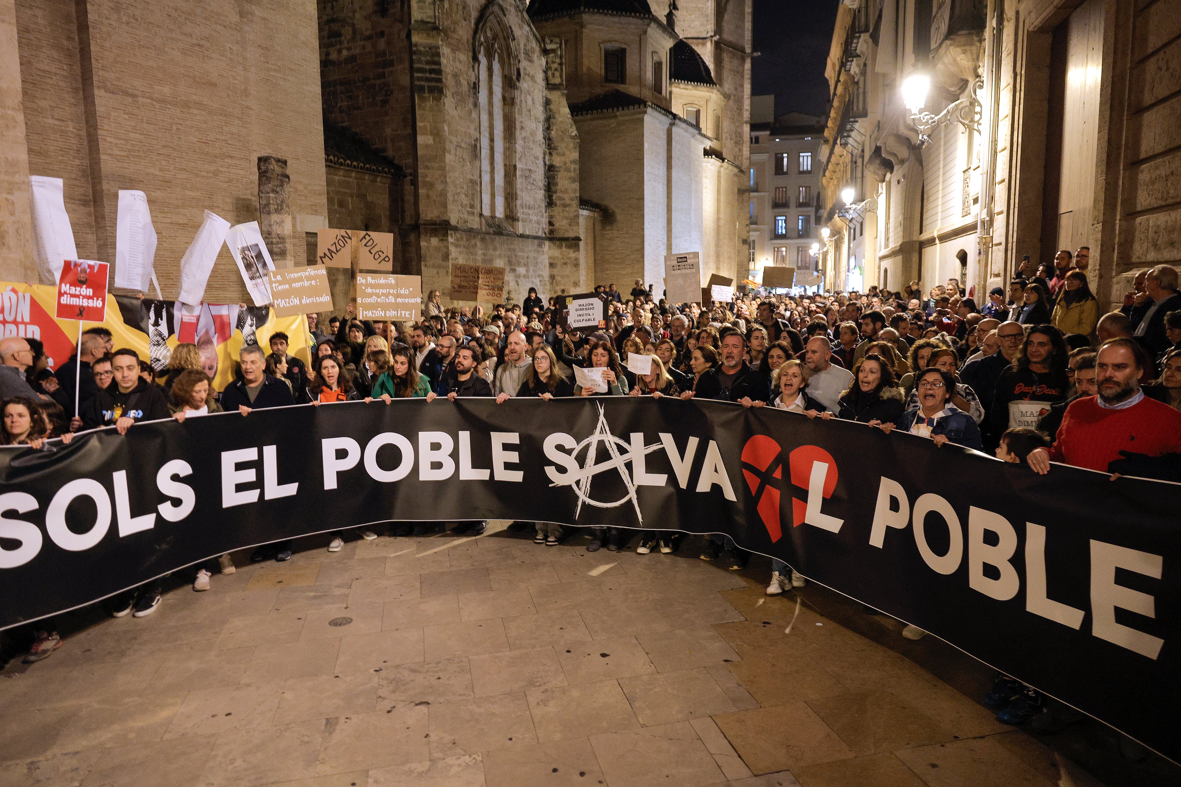 Imagen de la marcha que volvió a llenar las calles del centro de València un mes después de la DANA