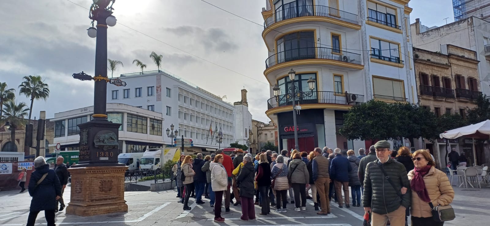 Un grupo de turistas en el centro de Jerez