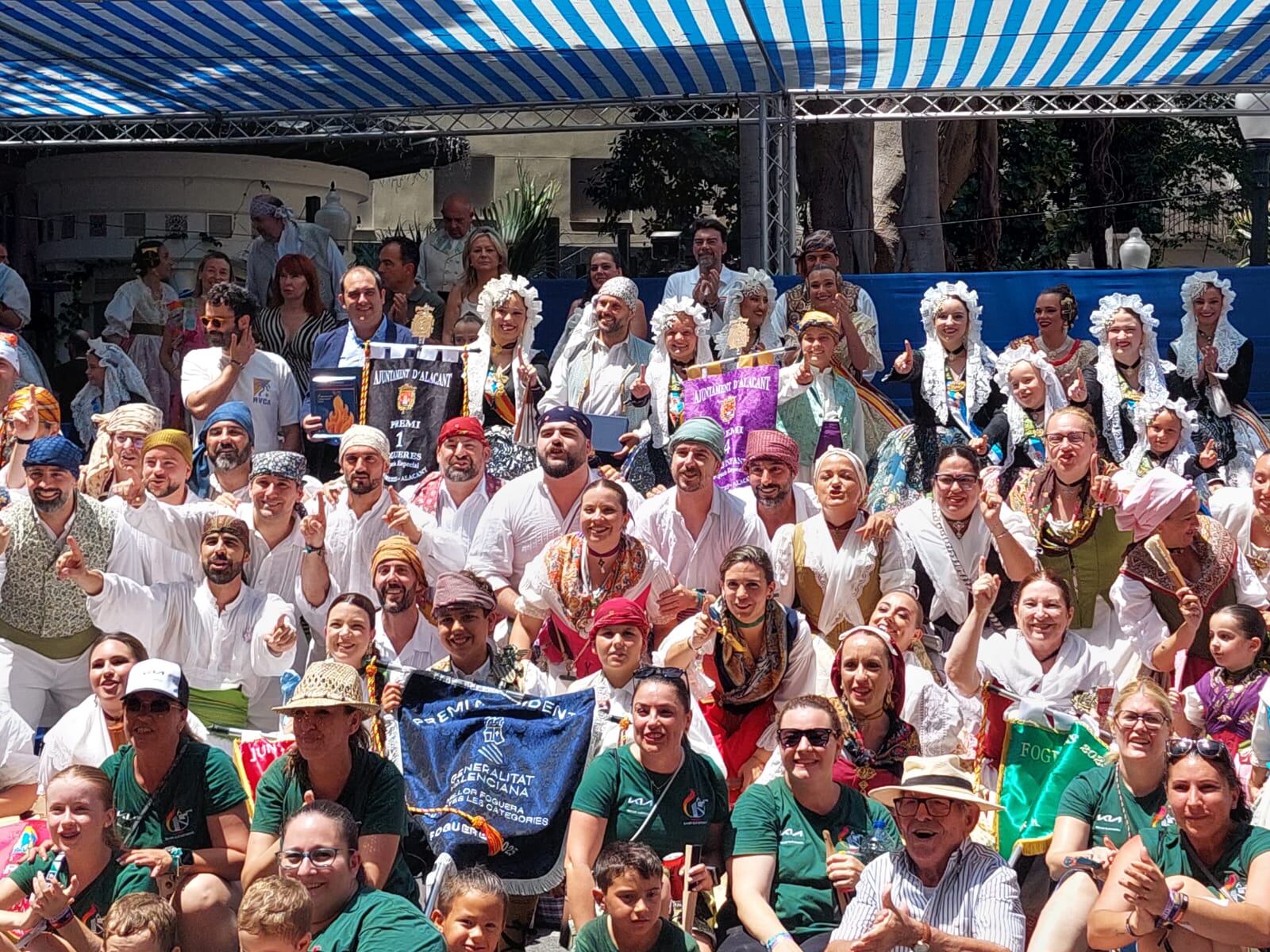 Acto de Entrega de Banderines a las comisiones ganadoras. Foto: Ayuntamiento de Alicante