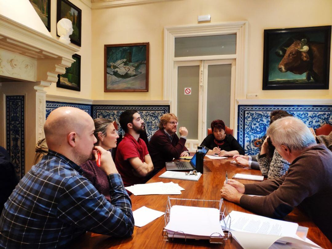 Reunión mantenida entre el Ayuntamiento de Segovia y la Asamblea Segoviana por el Clima.