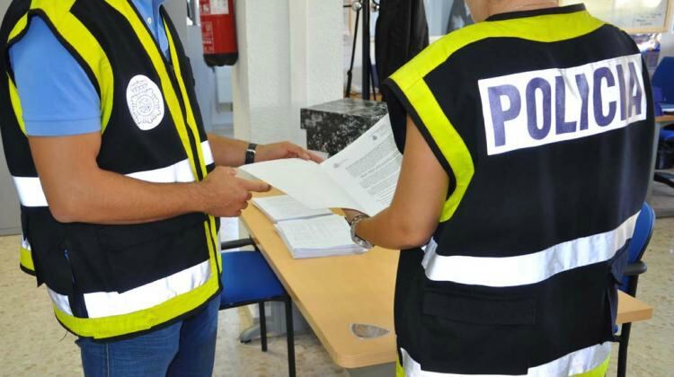 Los agentes identificaron a seis trabajadores de origen rumano dedicados a la recogida de la guindilla
