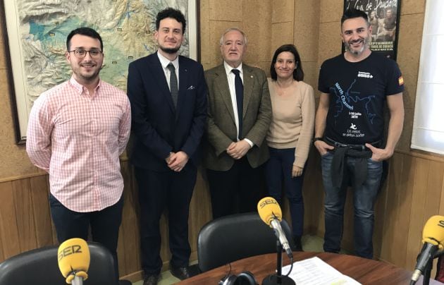 Alejandro García (Cruz Roja Juventud), Julián Martínez (OVB), Pedro Roca y Ana Cano (Cruz Roja) y David Ocaña (Club Natación).