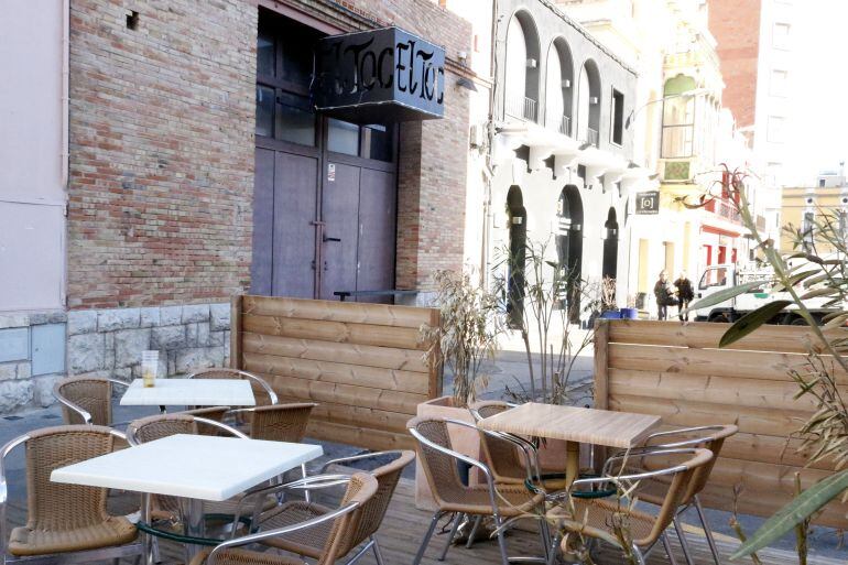 Imatge de l'entrada del pub El Toc on els Mossos d'Esquadra van localitzar la mare de la menor