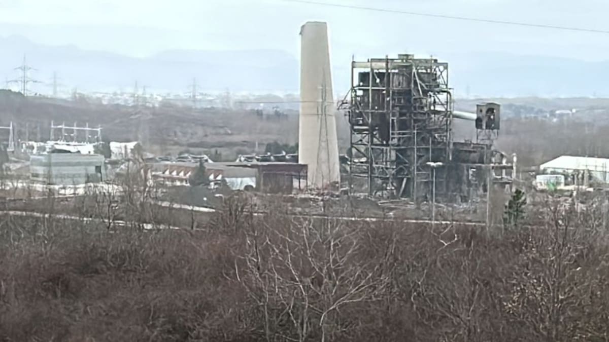 Endesa "rematará" con una segunda voladura la chimenea que no quebró por completo en la detonación de Compostilla