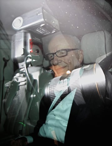 Rupert Murdoch, llegando a su casa en Londres