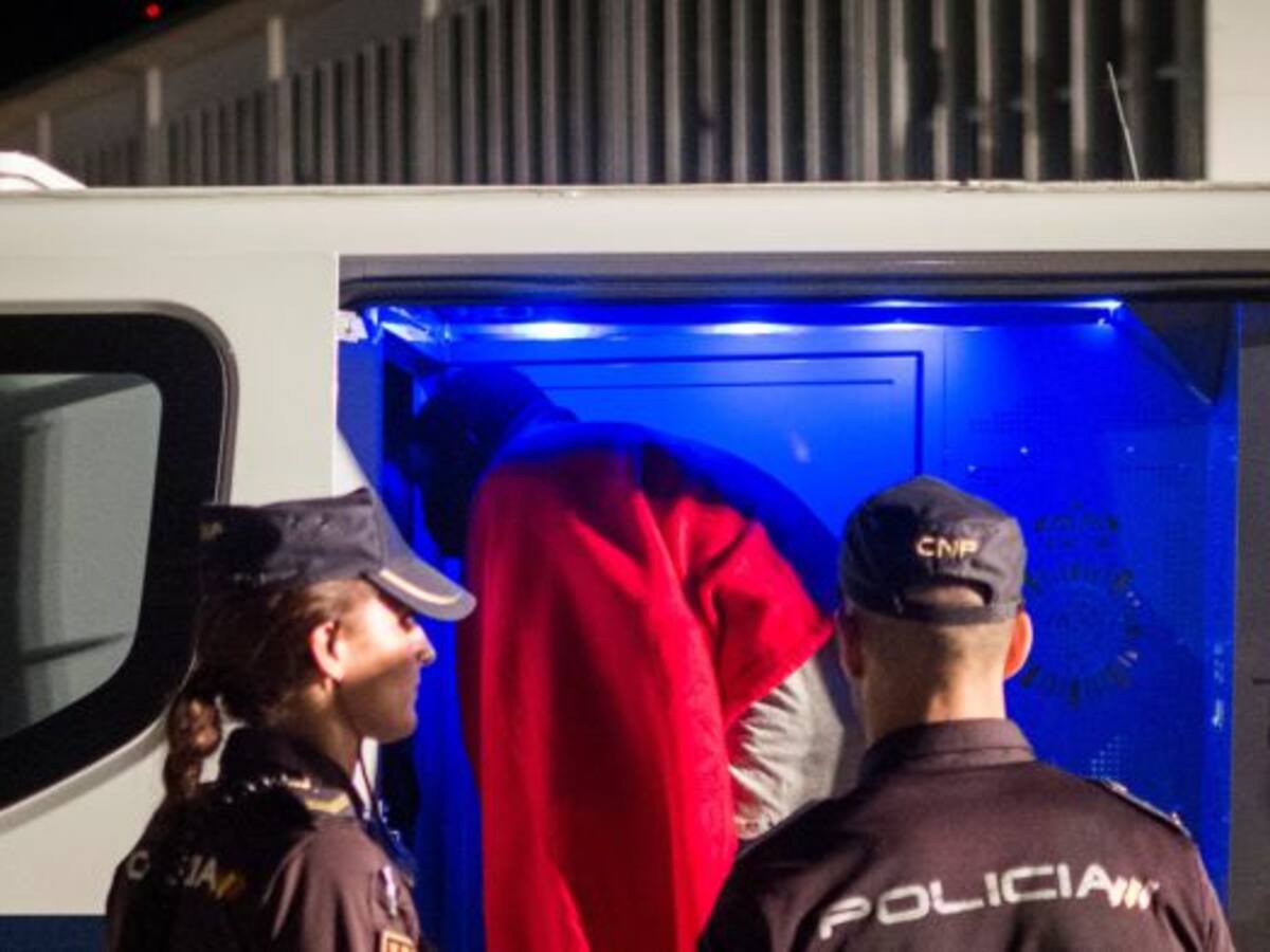 Detenido un hombre tras ser sorprendido cuando forzaba una máquina expendedora en A Coruña