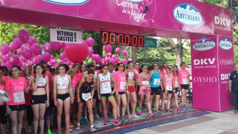 Salida de la VIII Carrera de la mujer en Vitoria.